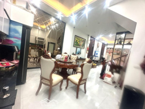 cần bán nhà ngõ thanh nhàn, ô tô đỗ cửa. dt 82m - mt 5m. giá 23 tỷ.