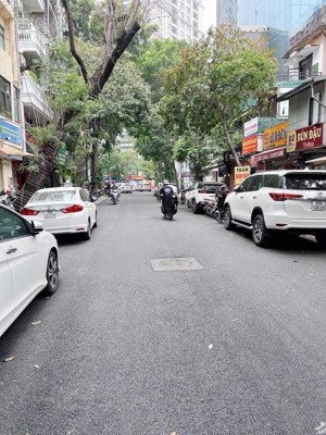 hiếm!bán nhà phố hoà mã, hai bà trưng, dt 115m2/mt 4m/10 tầng, dòng tiền. giá 105 tỷ.