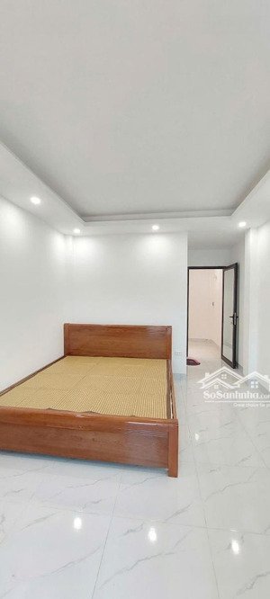 bán nhà 4t*32m chỉ nhỉnh 5tỷ tại ỷ la-dương nội-hà đông, 10m ra ô tô dừng đỗ, ngõ rộng thoáng