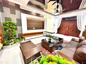 bán nhà phố kim mã - ba đình dt 45m2 5 tầng thang máy - full nội thất ở ngay. xem là chốt!!!