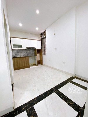 hoàng mai- 7 tầng thang máy - 13 phòng 2 ngủ, bếp, wc - vài bước ra ô tô tránh, dừng đỗ