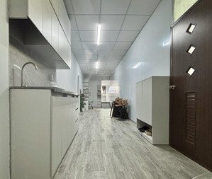 căn hộ mới xây tone trắng view mặt tiền gần trường đại học rmit