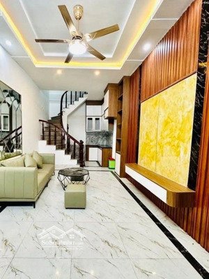 bán nhà. xã đàn 30m ra mặt phố. 33m2. ngõ thông khắp nơi. rất hiếm nhà còn giá này