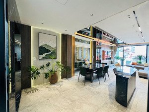 bán gấp nhà phố nguyễn văn cừ , dt62m2, 7 tầng , thang máy ,gần phố , ô tô đỗ cửa full nội thất