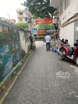 siêu hiếm ! nhỉnh 4 tỷ nhà 2t oto qua cửa nguyễn văn cừ, sổ phân lô. lh 