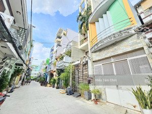 nhà mặt tiền giáp quận 1, 5 tầng, đang cho thuê chdv