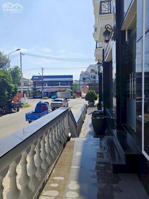 KHUÔN ĐẤT VIP NGUYỄN TRÃI – QUẬN 1 Diện tích: 6 x 25m Công nhận: 149,2m²