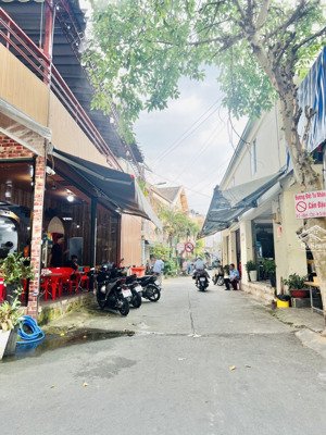 đối diện aeon mall, 3 mặt thoáng, 2 mặt hẻm, hxh thông, 5pn, 130m2, đoàn giỏi, dòng tiền chdv