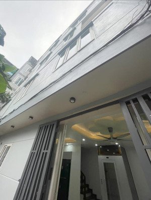 11.25 tỷ- 40m2*6t, nút giao xã đàn, trung phụng, đống đa, thang máy, 