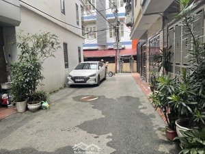 ngọc lâm 43m nhà mới kính coong , ô tô đỗ cổng 6 tầng thang máy giá chỉ 10.150 tỷ