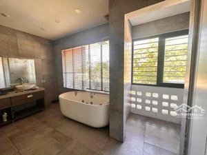 170m2 đất ngang 5m. nhà 4 tầng văn phòng và ở, đường nguyễn hữu thọ. giá chỉ 18.5 tỷ