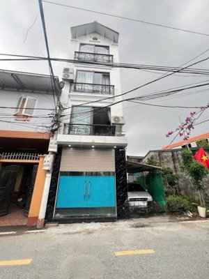 phân lô - ô tô - kinh doanh - nhà dân xây - gần ql32 - tiện ích vượt mong đợi.