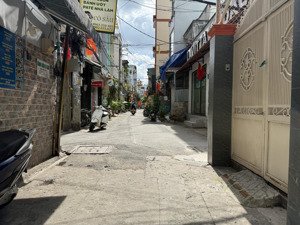 bán nhà hẻm xe hơi lạc long quân. dt 4,2x12m 1 lầu mới. giá 6.3 tỷ