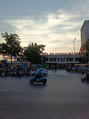 đẹp rẻ nhất đình thôn - ô 42m2 - mặt tiền 4m vuông đẹp - 3m ra ô tô tránh - thoáng trước sau - 10tỉ