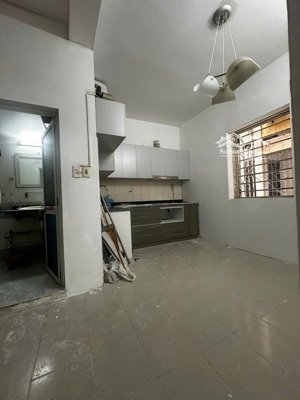 cho thuê căn hộ tập thể mặt đường 74 trường chinh, 56m2 2 ngủ +, đồ cơ bản 6,5tr