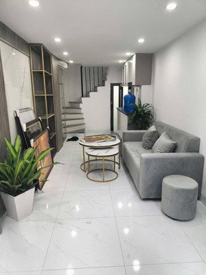 trương định -nhà mới kinh koong -lô góc tầm tiền full nội thất chỉ việc sách valy về ở