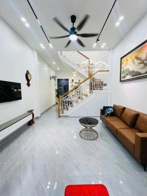 lô góc phố tôn đức thắng, nhà thoáng sáng, ngõ thông gần phố, cách ô tô 30m, dt 39m2 * 5t