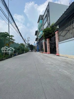 nhà cần bán p phú thuận quận 7 , 82.5m2 , 3 lầu , hx hơi , 7, 8tỷ ( tl)