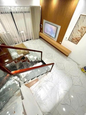 bán nhà 279 đội cấn, nhỉnh 8 tỷ, sổ vuông 57m, lô góc, mặt tiền 5m, full nội thất