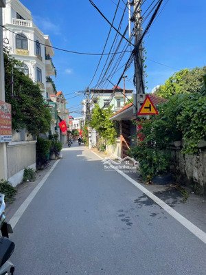 bán lô đất phú diễn sổ nở hậu đẹp, oto 7 chỗ vào tận đất 3 nhà ra mặt phố, gần hồ điều hoà,