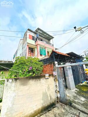 NHÀ 2 LẦU 15 PHÒNG THU NHẬP 50TR/THÁNG 7X30M HẺM XE HƠI NGUYÊN THỊ THẬP