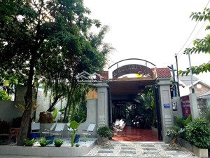 hot cần bán căn nhà sân vườn mặt tiền sông, ngang 9m ,không khí trong lành mát mẻ