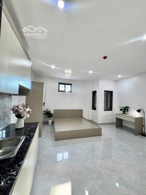 căn hộ 30m2 tại trung hoà, có tivi và nội thất cơ bản, gần siêu thị, bệnh viện và trường học