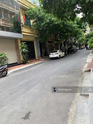 tôi cần cho thuê nhà ngõ 2 hoàng quốc việt 100m2 4 tầng, có sân thoáng, đường 3 làn ô tô, 15tr/th