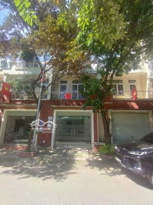 cho thuê nhà lk mỗ lao, nguyễn văn lộc, làng việt kiều châu âu. dt 100m, mt 5m, 4 tầng, tầng, 25tr.