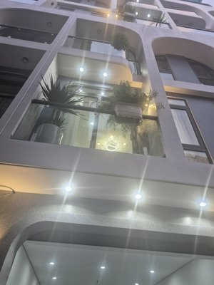 siêu phẩm thạch bàn gara ô tô thang máy full nội thất 6 tầng hiện đại chỉ 12 tỷ xíu