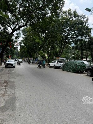 hàng kịch độc, mặt phố view hồ đền lừ, 7 tầng xây mới, thang máy, 55m2, vỉa hè rộng, kd đẳng cấp.