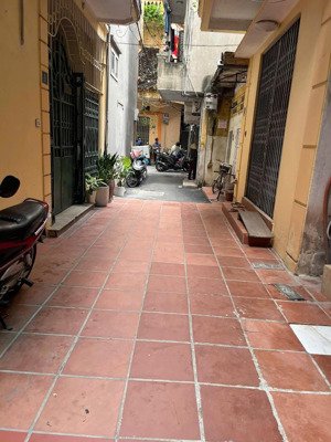 bán nhà siêu phẩm 2 mặt thoáng ở ngã tư sở, ô tô đổ cửa, dt45m2 4 tầng.