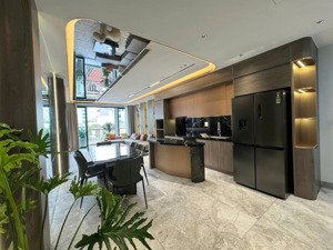 nhà 7 tầng thang máy nguyễn văn cừ -dt 60m- mt 4.5m-17.8 tỷ kd bất chấp