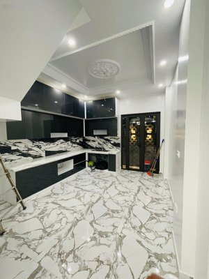 bán nhà ngõ to đường đà nẵng.ngõ nông gần đường lớn