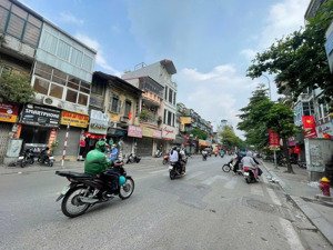 mặt phố khâm thiên gần ngã tư lê duẩn 18m 3 tầng vỉa hè 3m giá 5 tỷ