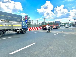 chủ ngộp gửi bán lô đất mt đường dt818 mua kinh doanh cho thuê văn phòng