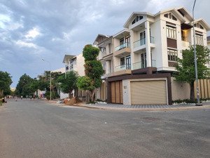 bán biệt thự sân vườn góc 2 mặt tiền view sông sài gòn kdc đặng thùy trâm-bình lợi quận bình thạnh