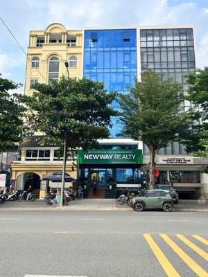 ngợp bank bán gấp nhà mt tân cảng, p25 bình thạnh. dt 8x20 cn.150m2. txd hầm 7 tầng. giá 30 tỷ.