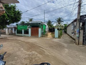 nhà vườn 581m2 2 mặt tiền nở hậu có sẳn 300m thổ cư tại nam khánh hòa
