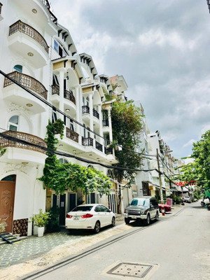 bán nhà hẻm 10m dương quảng hàm p5, dt: 4x16m, 3 tầng, giá chỉ 10.8 tỷ thương lượng