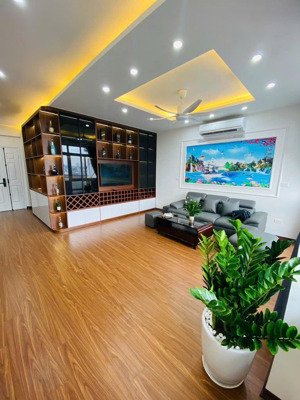 gia đình tôi bán căn 3 ngủ cc imperia garden,dt 110m2, full nội thất, giá 9.9 tỷ, ban công đông nam
