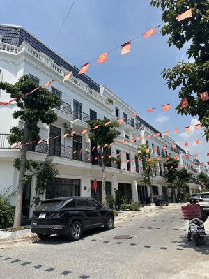 duy nhất 1 căn liền kề 75m xây dựng 4 tầng hoàn thiện full mặt ngoài giá chỉ 3.x tỷ