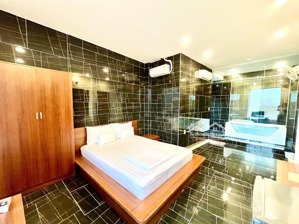 bán khách sạn khai thác dòng tiền cực tốt 330tr/tháng 9%. hầm 6 lầu sân thượng, 48 phòng, 1.600m2
