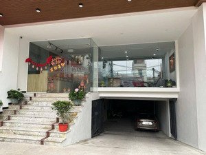 tòa vp mặt phố nguyễn hoàng tôn, dt 245 m2 - 10 tầng - mt 9m, chỉ 96 tỷ