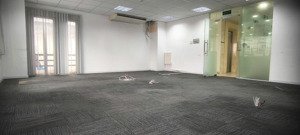 cho thuê văn phòng mặt tiền đường trần hưng đạo, quận 5. dt 168m2 giá chỉ 49 triệu/ tháng mới 100%