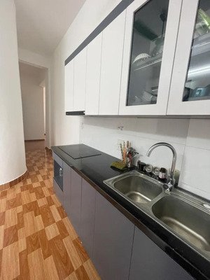 bán nhà phố nguyễn trãi. sát royal.dt:33m/3t. ô tô đỗ cửa. kinh doanh tốt. giá :7,7 tỷ