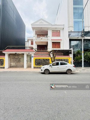 mặt tiền ngay phổ quang p2 tân bình - 11m*22m -3tầng - hđt 100tr/1 tháng - gía : 70tỷ tl