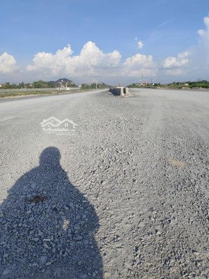 - đất thị trấn hậu nghĩa , đức hoà 680tr/lô 85m2 giá tốt để đầu tư