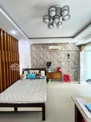 cho thuê phòng làm vp hoặc ở gia đình ngay mặt tiền phạm hùng gần q8. full nội thất. giá:5tr/tháng.