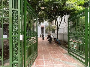 cho thuê biệt thự mỹ đình nam từ liêm, dt 200m x 3,5t, mt 10m ô tô đỗ cửa giá 35 triệu
